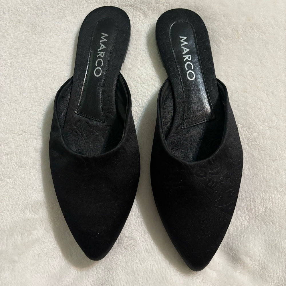 Black Mules with Pointed Toe and Flat Sole